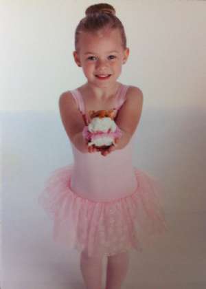 Elle R looking sweet as pie for GANZ!